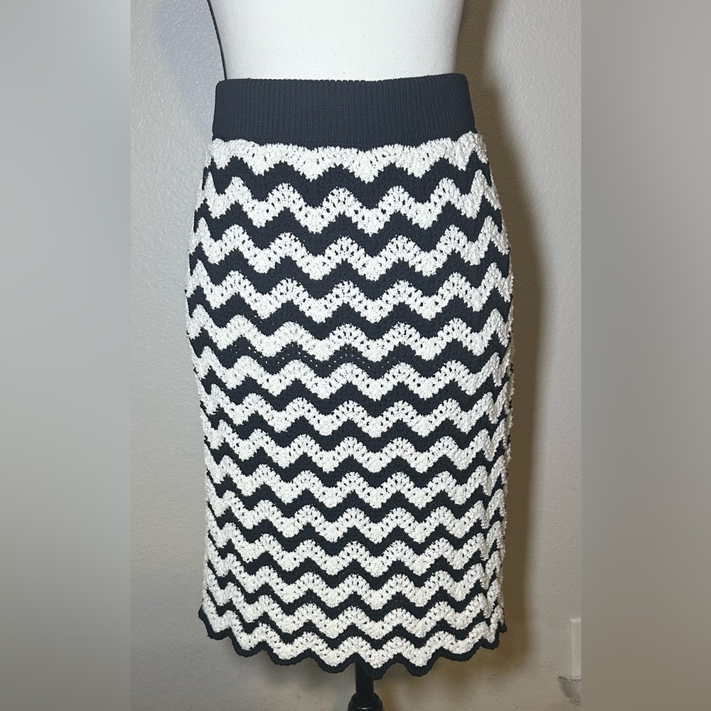 Ava & Viv Black and White Chevron Knit Pencil Skirt